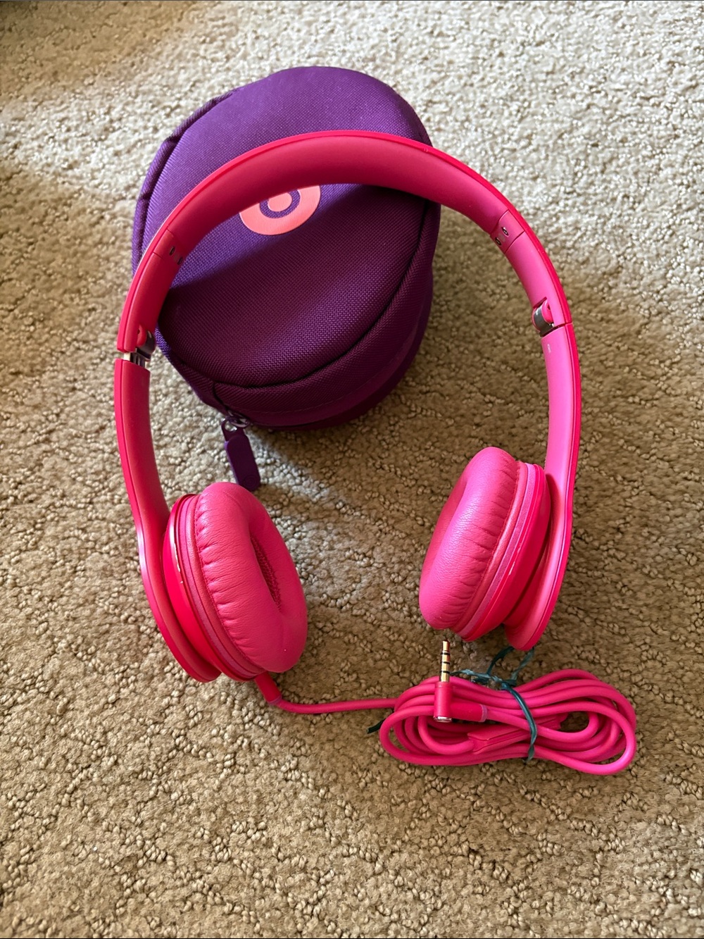 Works! Beats by Dre solo HD Wired Works GREAT! Fast shipping.
